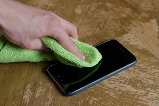 limpiar altavoz iphone